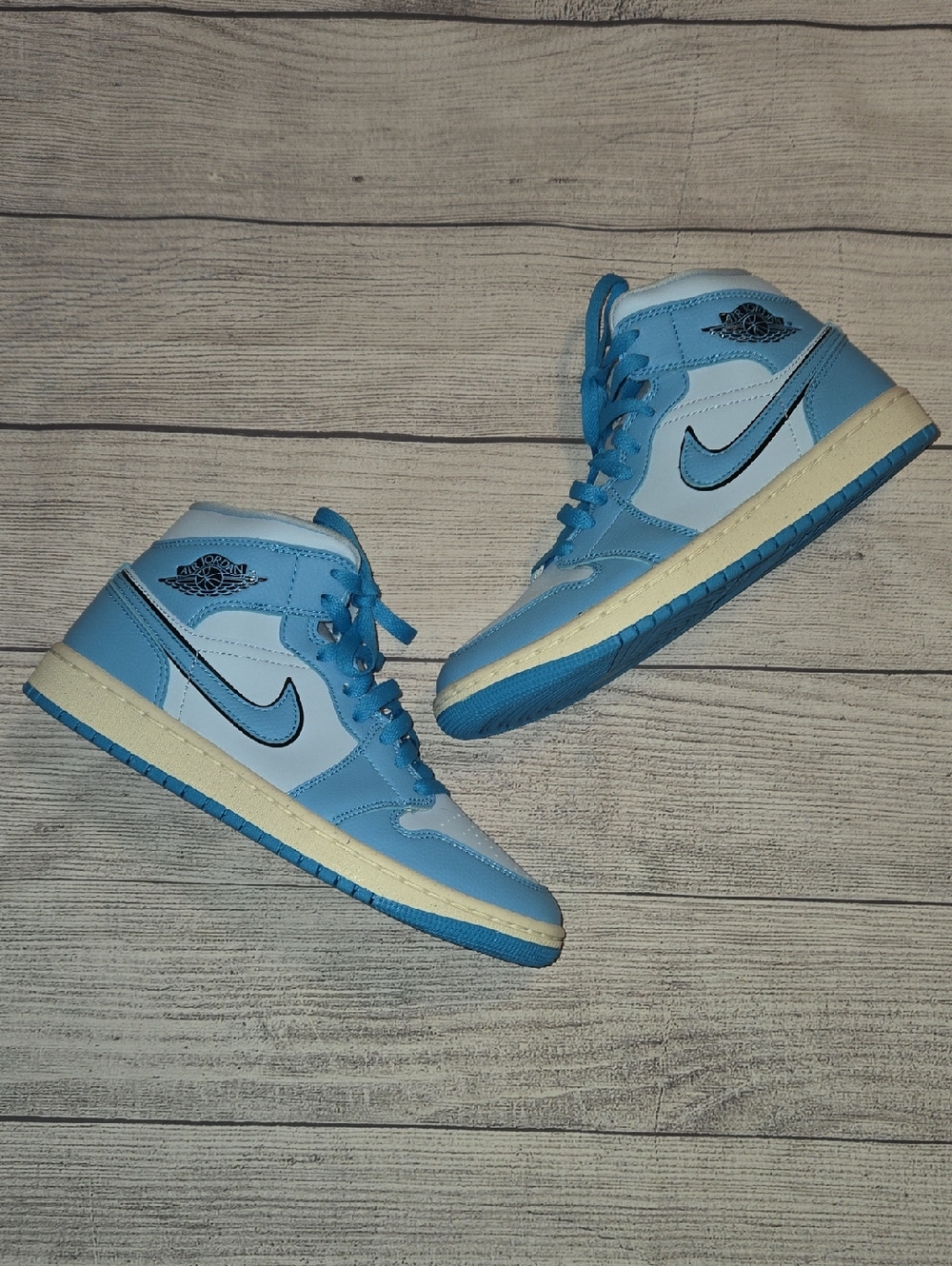 Air Jordan Women's 1 Mid SE Sneakers Ice Blue Size 8.5